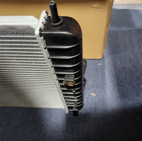 Car Cooling Radiator Assembly For 2006 07 2008 Buick Lucerne 3.8L Aluminum Core - Picture 5 of 5